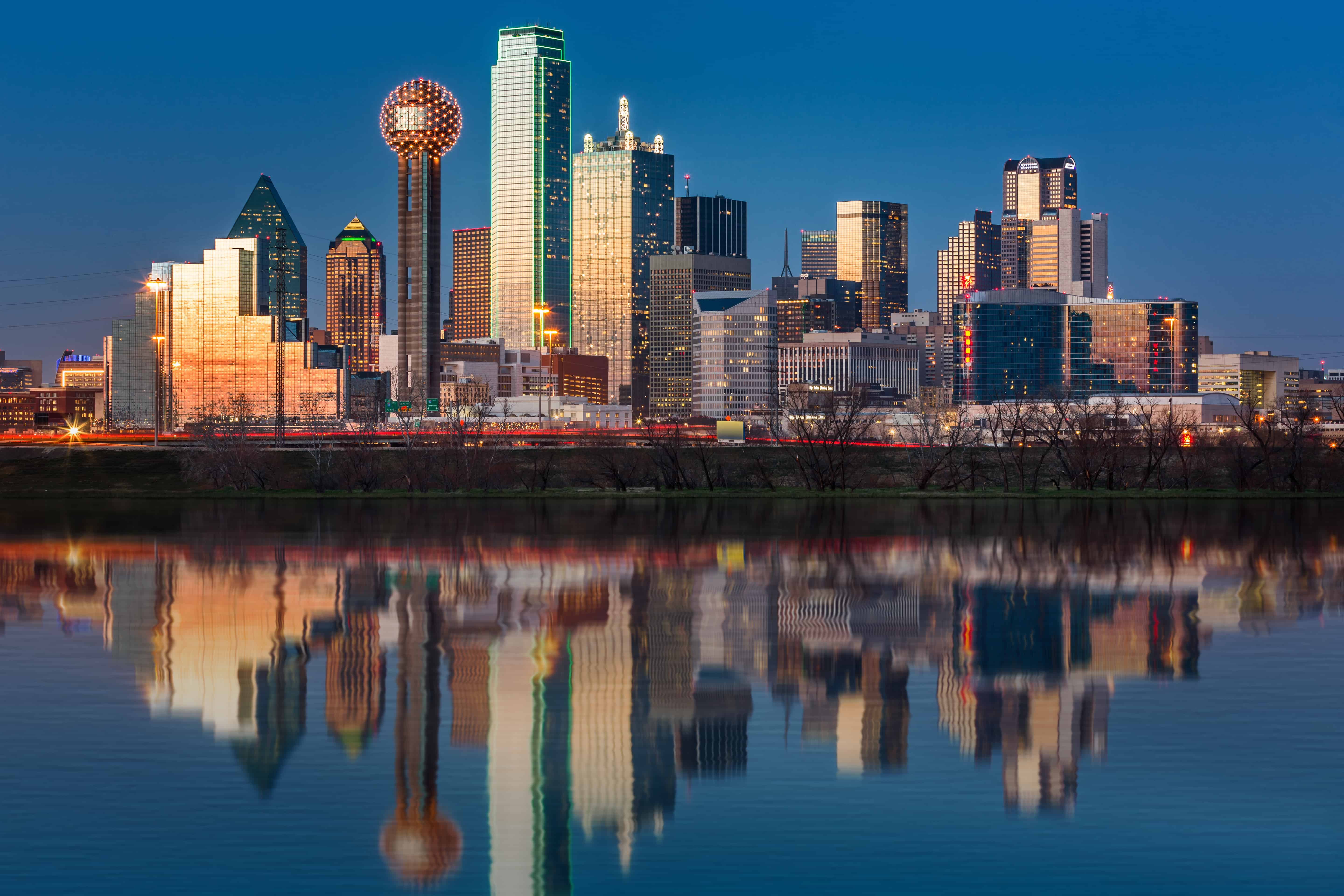 Dallas skyline reflected in Trinity River at sunset | Vibration ...