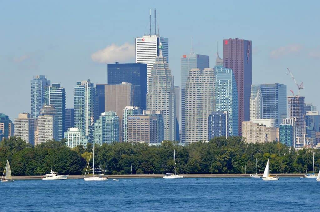 Skyline view of downtown Toronto, Ontario.